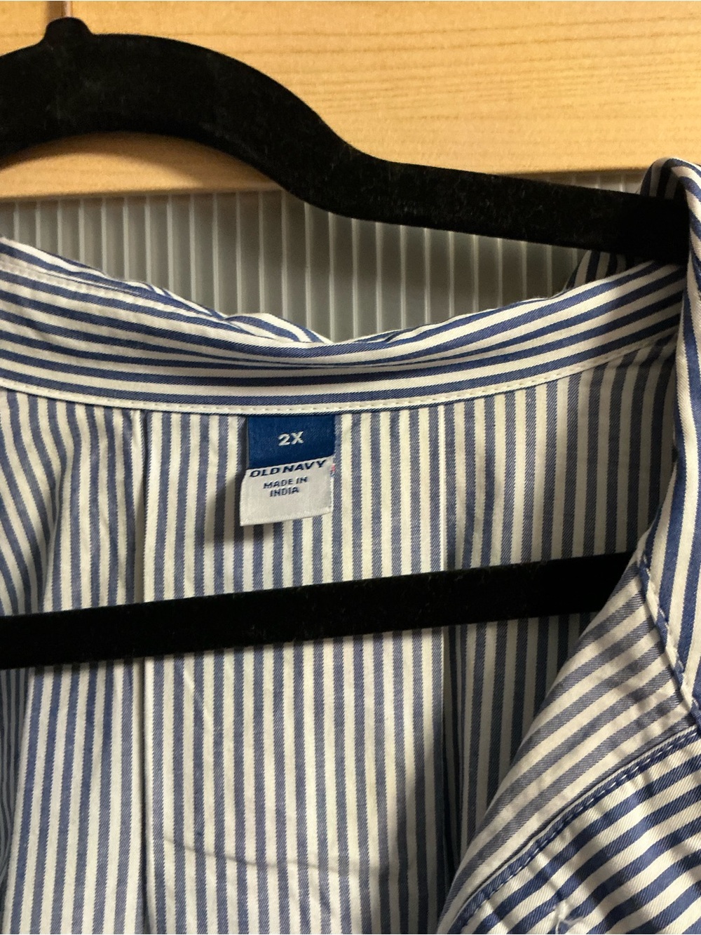 Old Navy Men's Navy and White Pinstripe Casual Button-Down Shirt - Picture 2 of 2